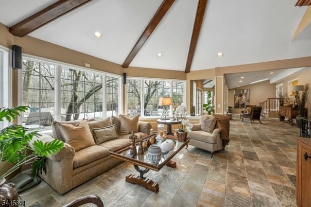 8 White Pine Rd, Upper Saddle River Boro, NJ 07458