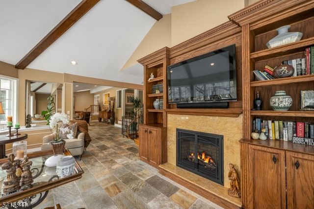 8 White Pine Rd, Upper Saddle River Boro, NJ 07458