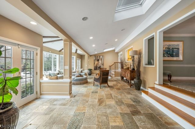 8 White Pine Rd, Upper Saddle River Boro, NJ 07458