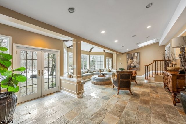 8 White Pine Rd, Upper Saddle River Boro, NJ 07458