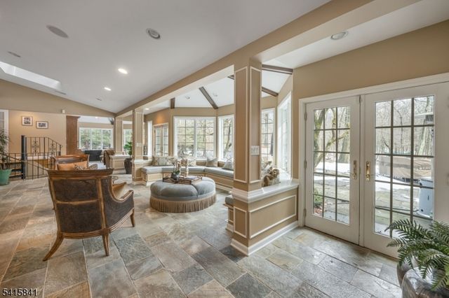 8 White Pine Rd, Upper Saddle River Boro, NJ 07458