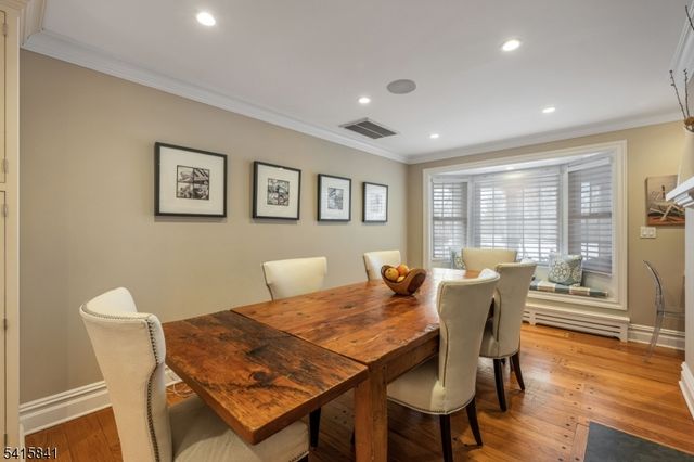 8 White Pine Rd, Upper Saddle River Boro, NJ 07458