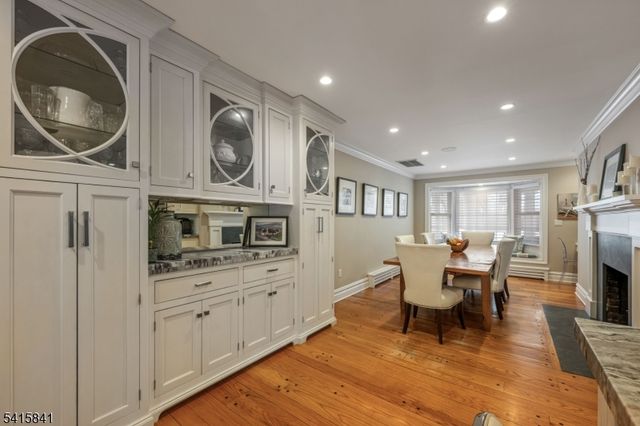 8 White Pine Rd, Upper Saddle River Boro, NJ 07458