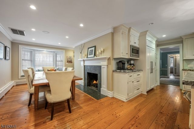 8 White Pine Rd, Upper Saddle River Boro, NJ 07458