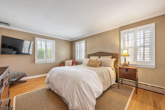 8 White Pine Rd, Upper Saddle River Boro, NJ 07458