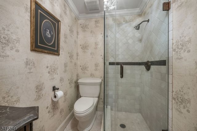 8 White Pine Rd, Upper Saddle River Boro, NJ 07458