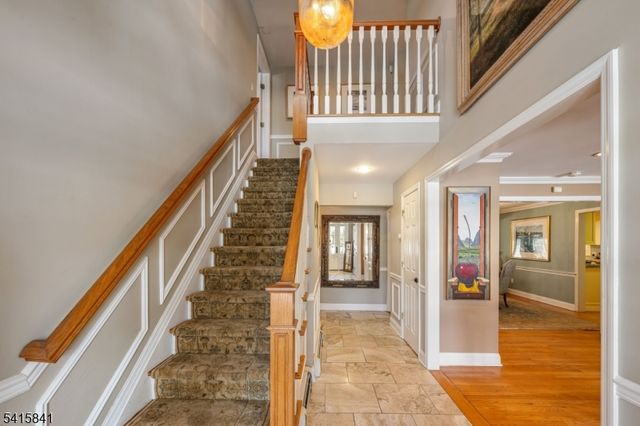 8 White Pine Rd, Upper Saddle River Boro, NJ 07458