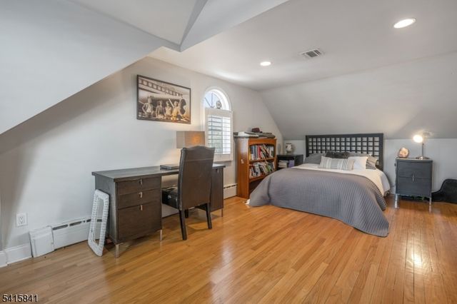 8 White Pine Rd, Upper Saddle River Boro, NJ 07458