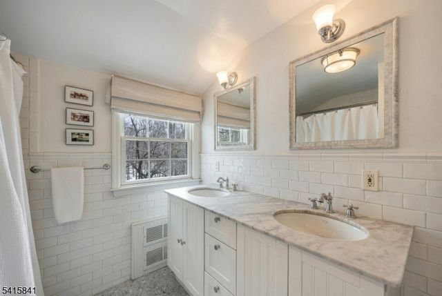 8 White Pine Rd, Upper Saddle River Boro, NJ 07458