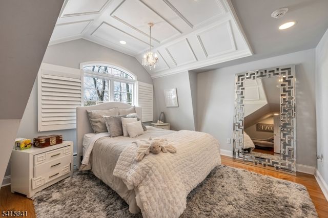 8 White Pine Rd, Upper Saddle River Boro, NJ 07458