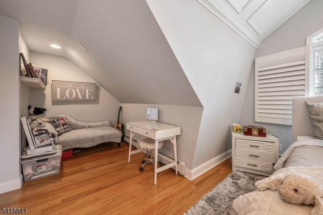 8 White Pine Rd, Upper Saddle River Boro, NJ 07458