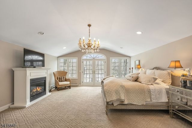 8 White Pine Rd, Upper Saddle River Boro, NJ 07458