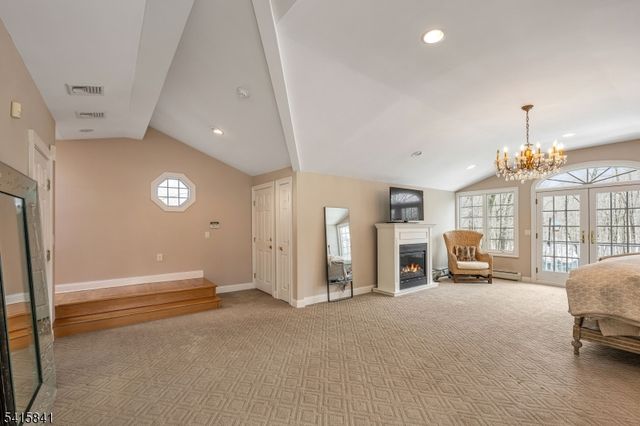 8 White Pine Rd, Upper Saddle River Boro, NJ 07458