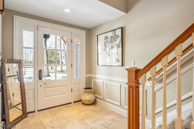 8 White Pine Rd, Upper Saddle River Boro, NJ 07458