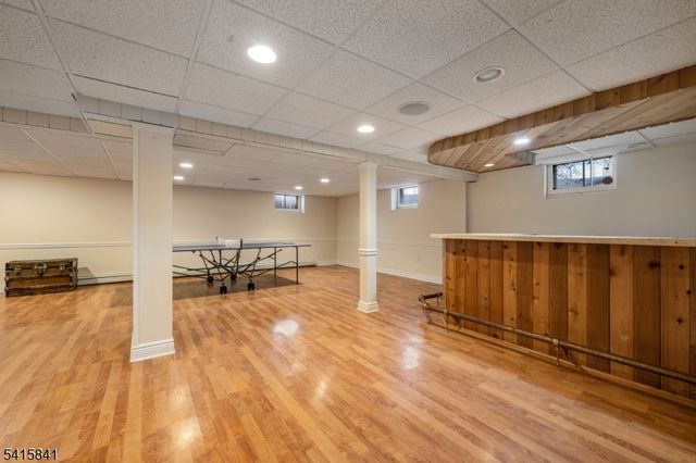 8 White Pine Rd, Upper Saddle River Boro, NJ 07458