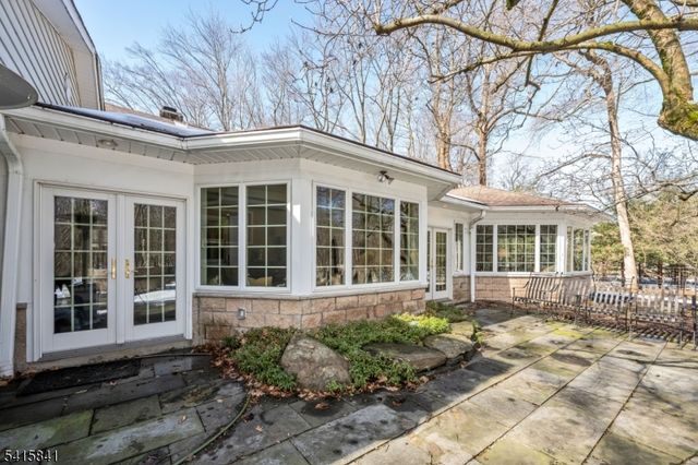 8 White Pine Rd, Upper Saddle River Boro, NJ 07458