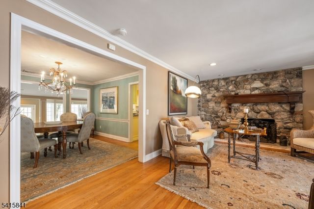 8 White Pine Rd, Upper Saddle River Boro, NJ 07458