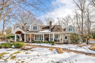 8 White Pine Rd, Upper Saddle River Boro, NJ 07458