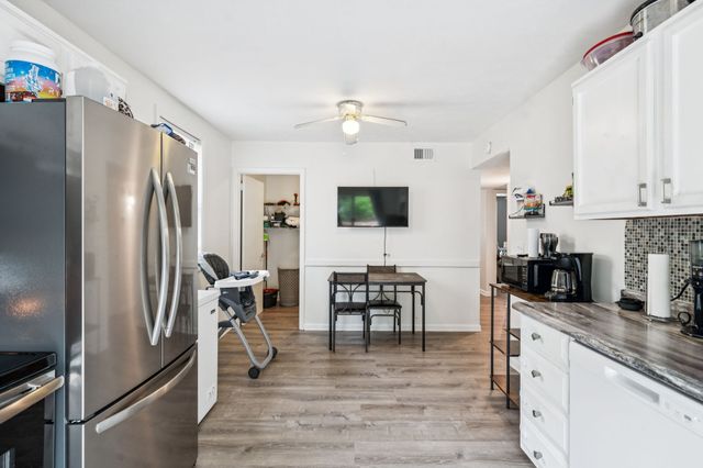 126 Five Oaks Dr, Nashville, TN 37217