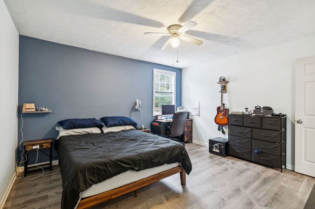 126 Five Oaks Dr, Nashville, TN 37217