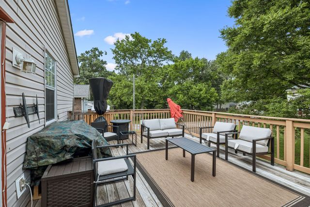 126 Five Oaks Dr, Nashville, TN 37217
