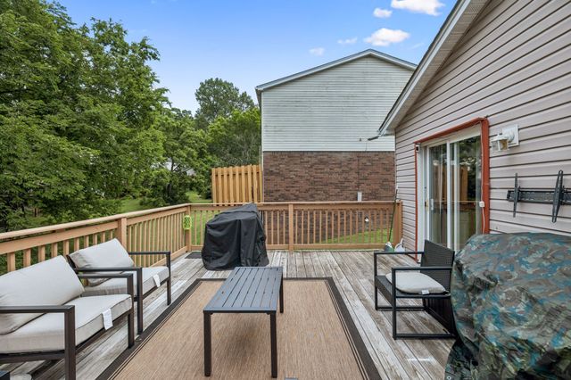 126 Five Oaks Dr, Nashville, TN 37217