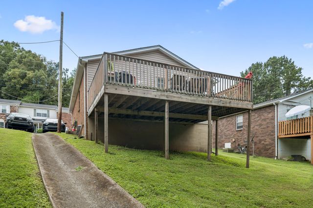 126 Five Oaks Dr, Nashville, TN 37217