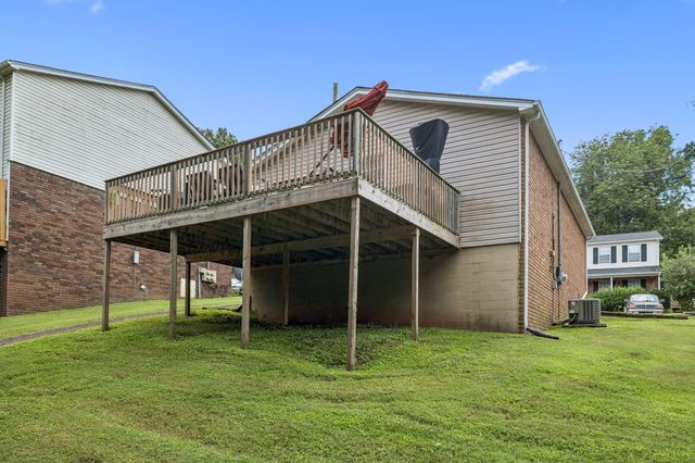 126 Five Oaks Dr, Nashville, TN 37217