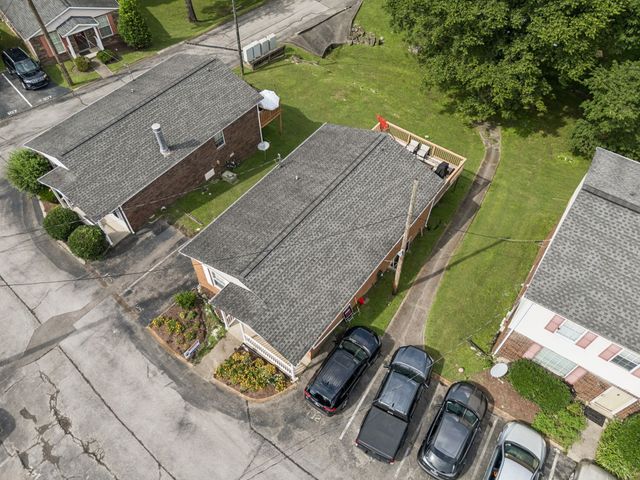 126 Five Oaks Dr, Nashville, TN 37217
