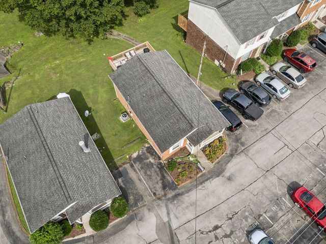 126 Five Oaks Dr, Nashville, TN 37217