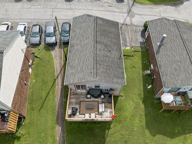 126 Five Oaks Dr, Nashville, TN 37217