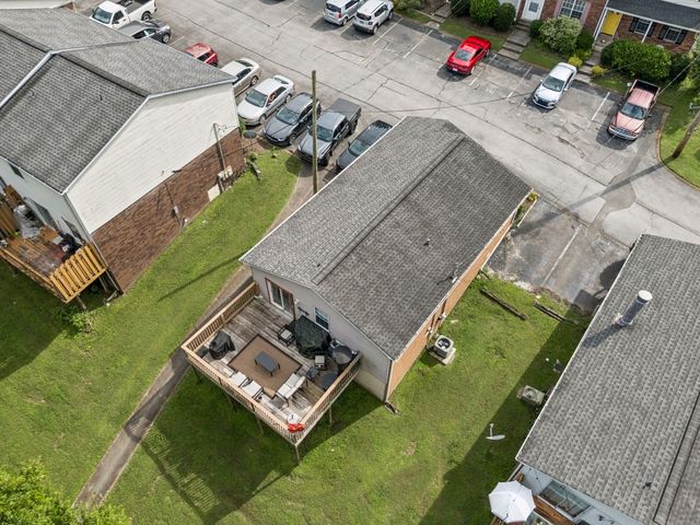 126 Five Oaks Dr, Nashville, TN 37217
