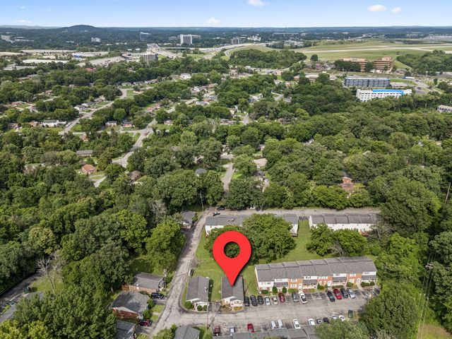 126 Five Oaks Dr, Nashville, TN 37217