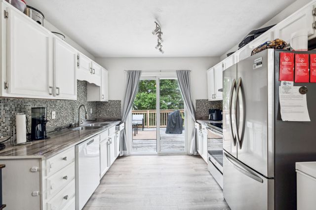 126 Five Oaks Dr, Nashville, TN 37217