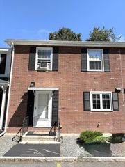 21 Oak St E, Methuen, MA 01844