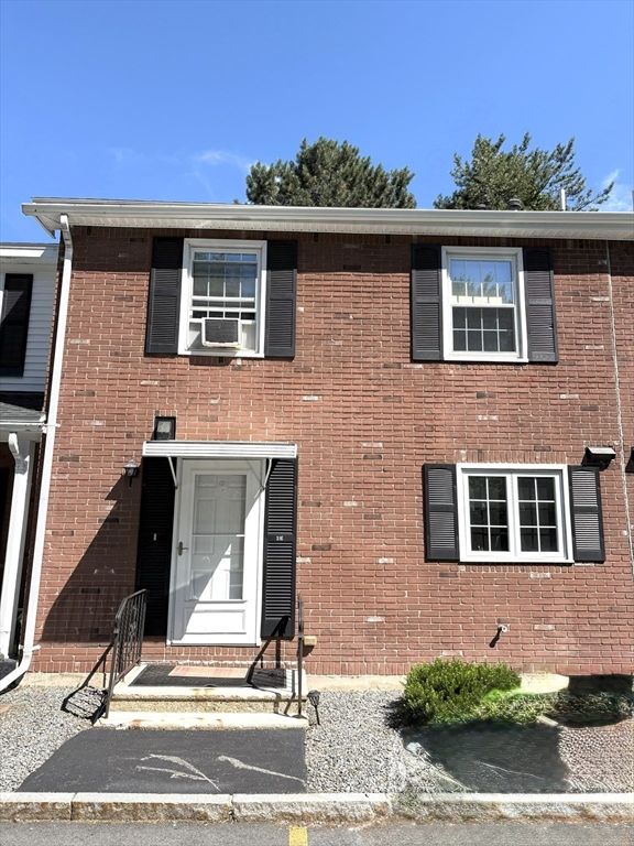 21 Oak St E, Methuen, MA 01844