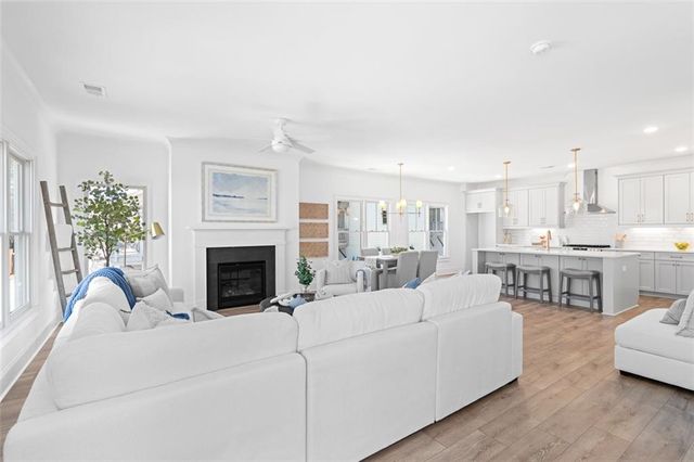 3307 Stillwood Drive, Hapeville, GA 30354