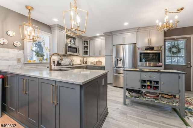 7 Rachel Ct, Clinton Town, NJ 08809