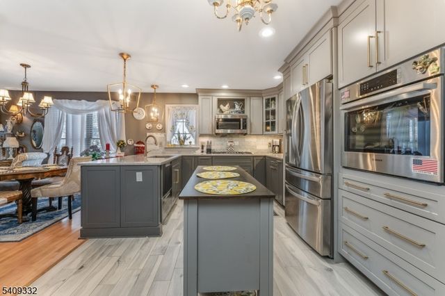 7 Rachel Ct, Clinton Town, NJ 08809