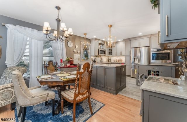 7 Rachel Ct, Clinton Town, NJ 08809