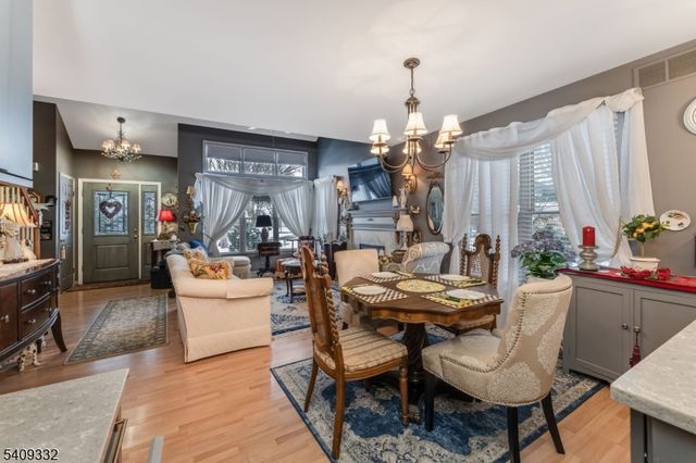 7 Rachel Ct, Clinton Town, NJ 08809