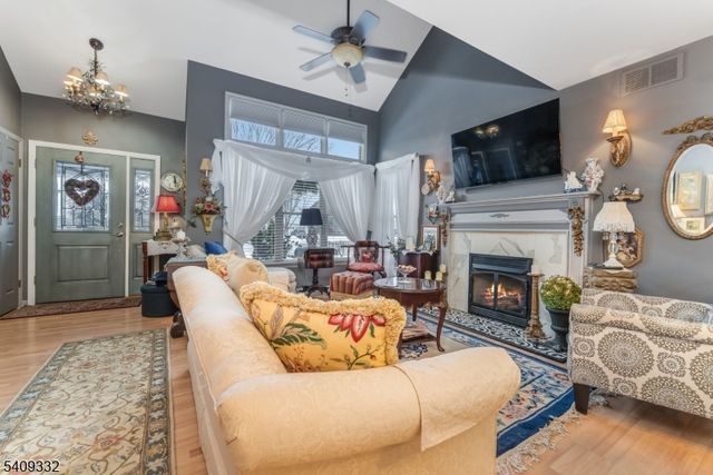 7 Rachel Ct, Clinton Town, NJ 08809