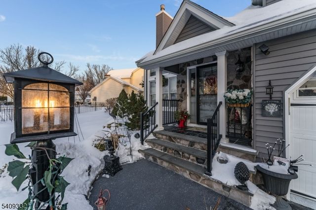 7 Rachel Ct, Clinton Town, NJ 08809