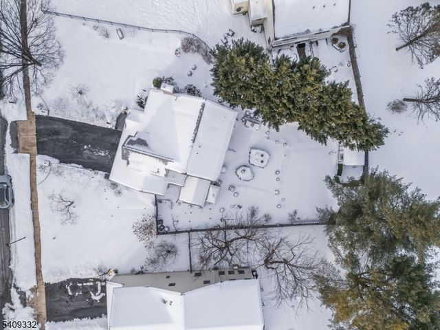 7 Rachel Ct, Clinton Town, NJ 08809