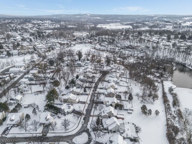 7 Rachel Ct, Clinton Town, NJ 08809