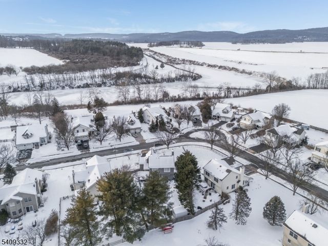 7 Rachel Ct, Clinton Town, NJ 08809