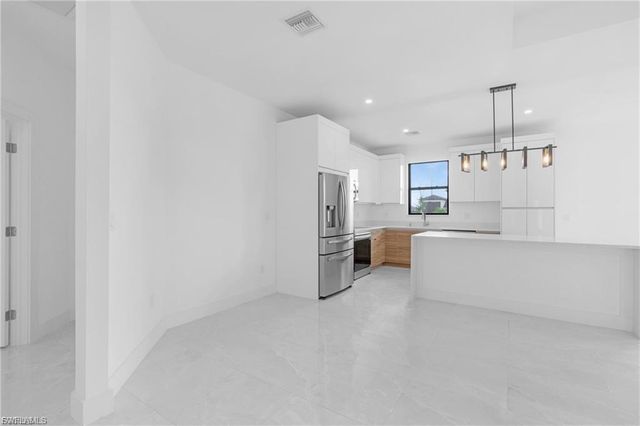 2001 NW 25th AVE, Cape Coral, FL 33993