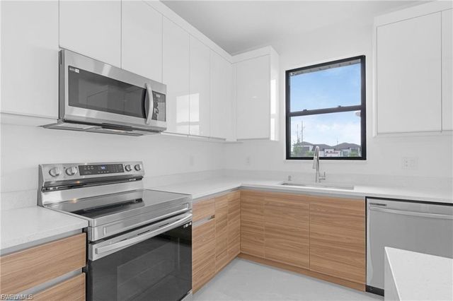 2001 NW 25th AVE, Cape Coral, FL 33993