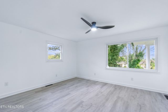 140 Charles Place, Harriman, TN 37748