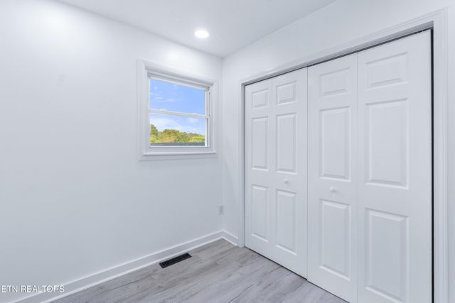 140 Charles Place, Harriman, TN 37748
